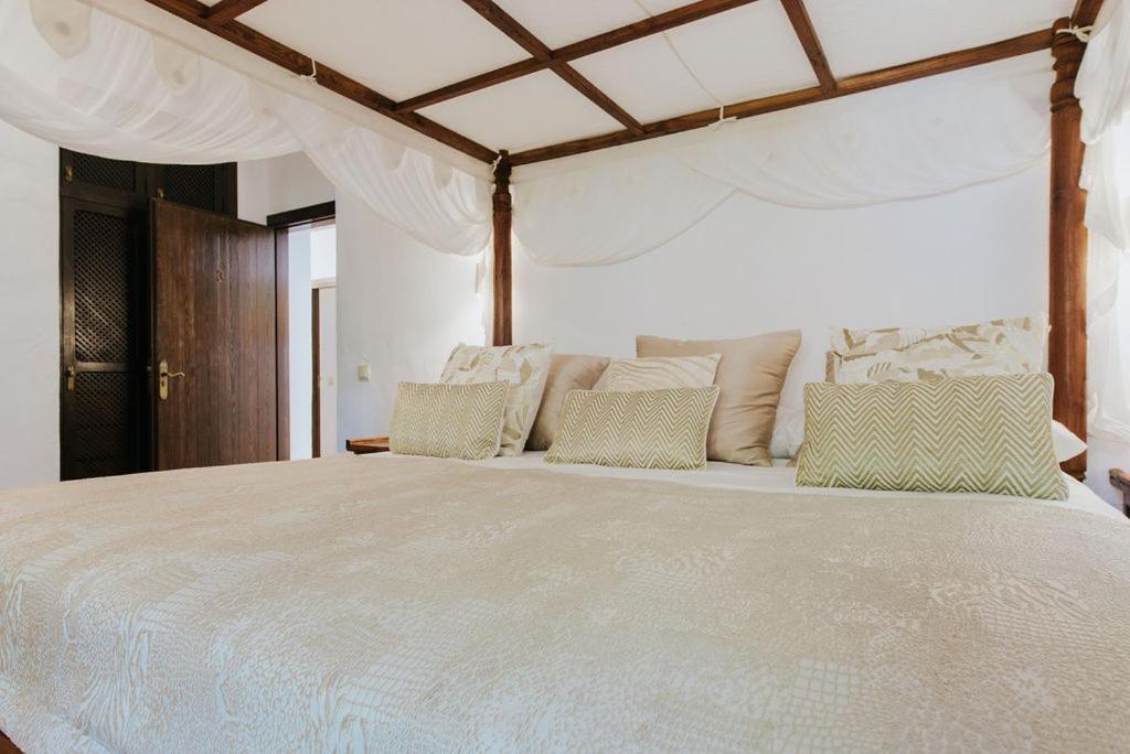 Villa & Guesthouse Paissa D'En Bernat Cala Tarida  Zewnętrze zdjęcie